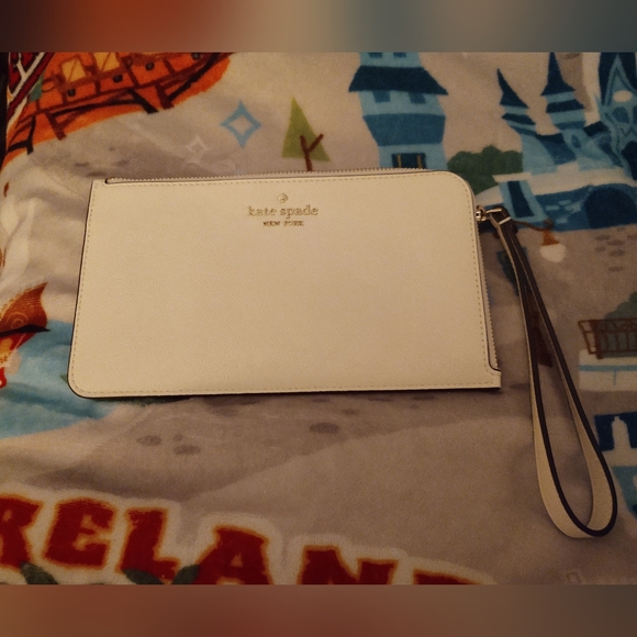 kate spade Handbags - Kate Spade Lucy Crinkle Patent Medium L-Zip Wristlet Brand New